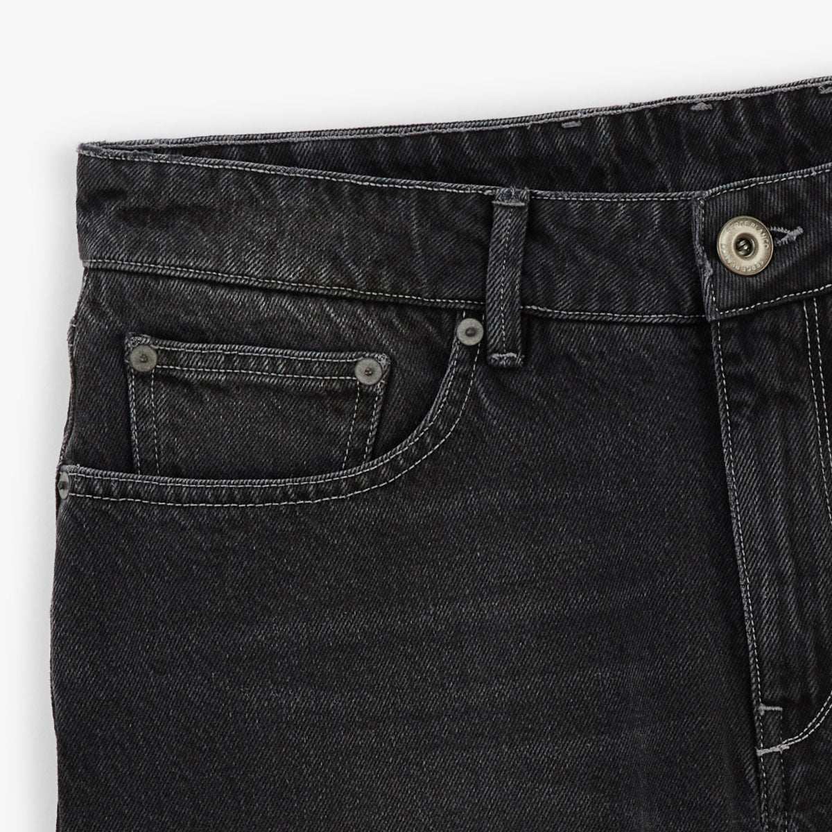 Bermudas de corte entallado gris oscuro