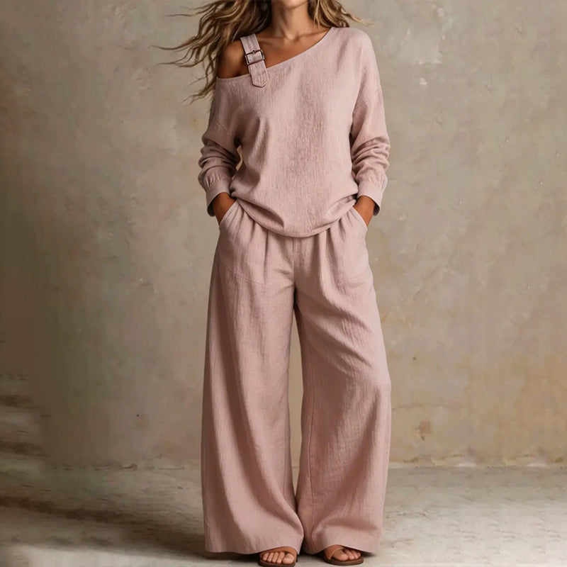 Conjunto elegante de top asimétrico y pantalón de pierna ancha para mujer.