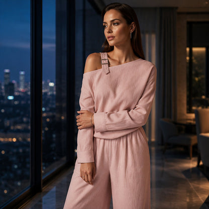 Conjunto elegante de top asimétrico y pantalón de pierna ancha para mujer.