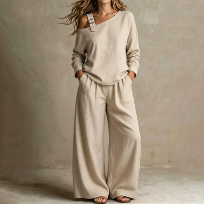 Conjunto elegante de top asimétrico y pantalón de pierna ancha para mujer.